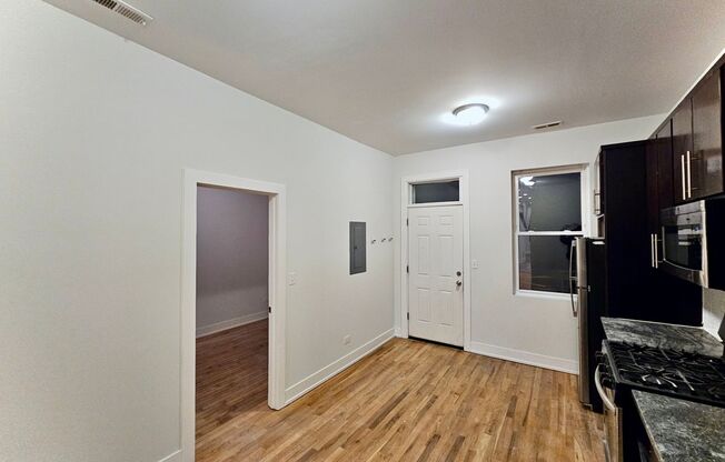 3 beds, 1 bath, $1,695, Unit Unit 2