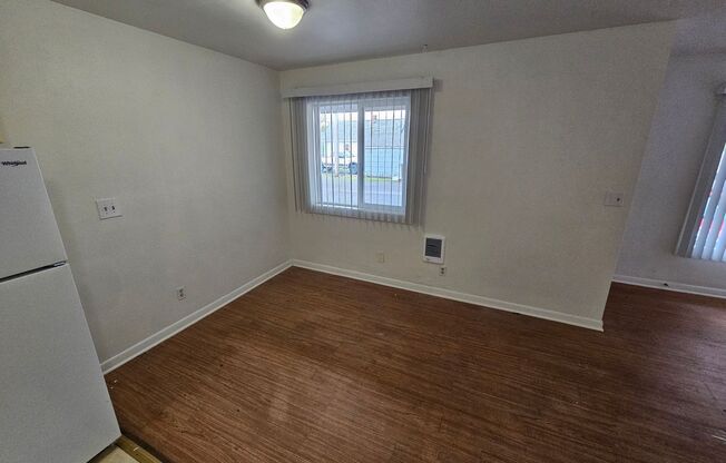 2 beds, 1 bath, $1,195, Unit 184