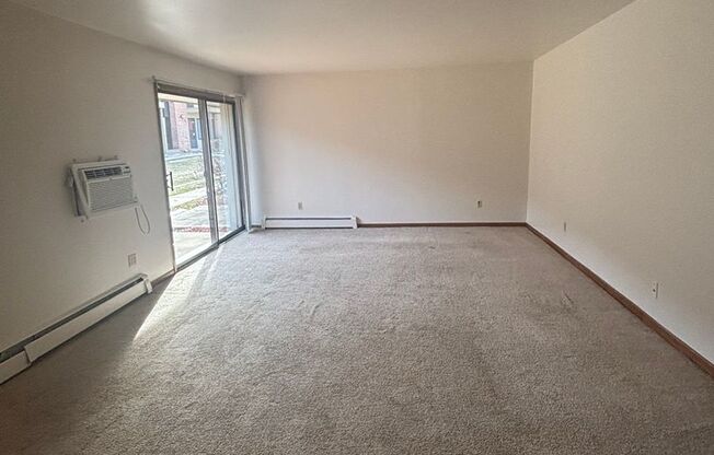 2 beds, 1 bath, 1,012 sqft, $1,299, Unit 5236 01
