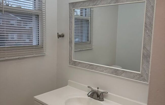 2 beds, 1 bath, 930 sqft, $1,490, Unit 48