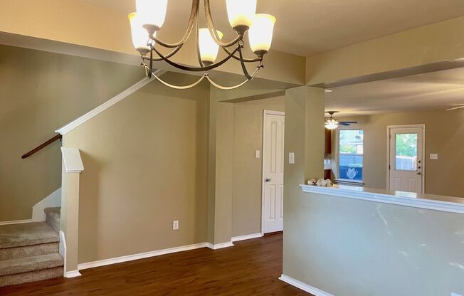 BEAUTIFUL 4 BR/2BTH HOUSE LOCATED IN CIBOLO AVAILABLE NOW!!