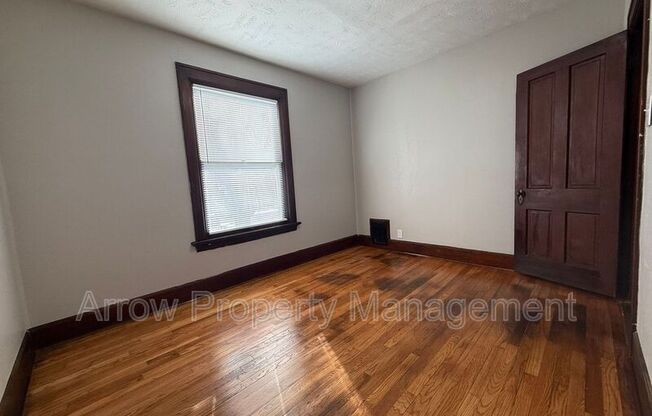 1327 S 14 ST
