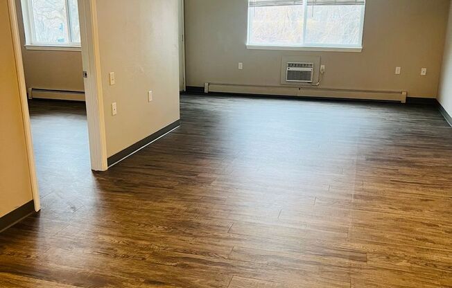 2 beds, 1 bath, 888 sqft, $1,580, Unit 612