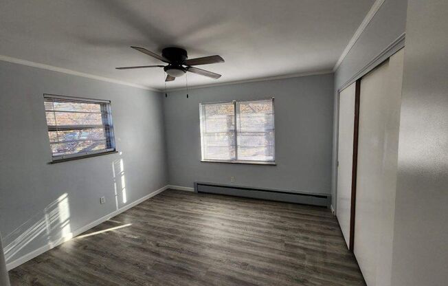 2 beds, 1 bath, $1,000, Unit Unit 4