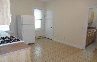 3 beds, 1 bath, 1,400 sqft, $2,800, Unit 1