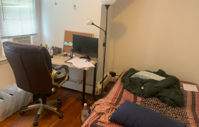 2 beds, 1 bath, $2,095, Unit Unit 4 (3rd Fl)