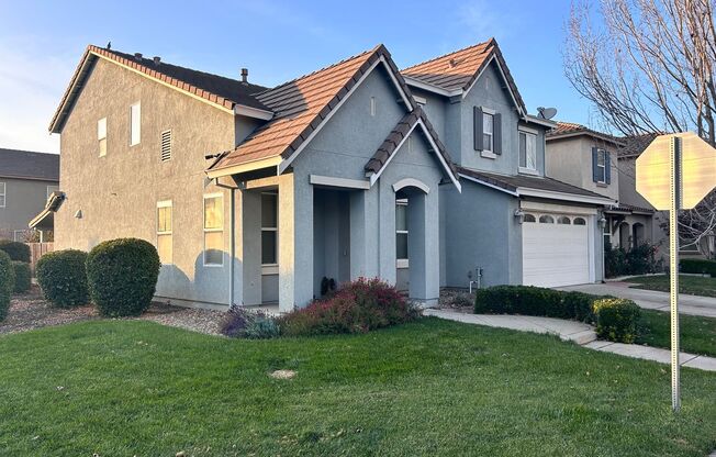 Beautiful Large 4 Bedroom/3 Full Bath Modesto