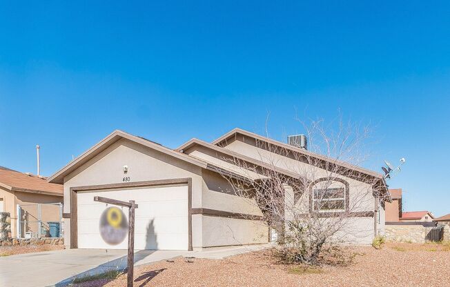 Stunning 3 bedroom, 2 bath home in Horizon City!