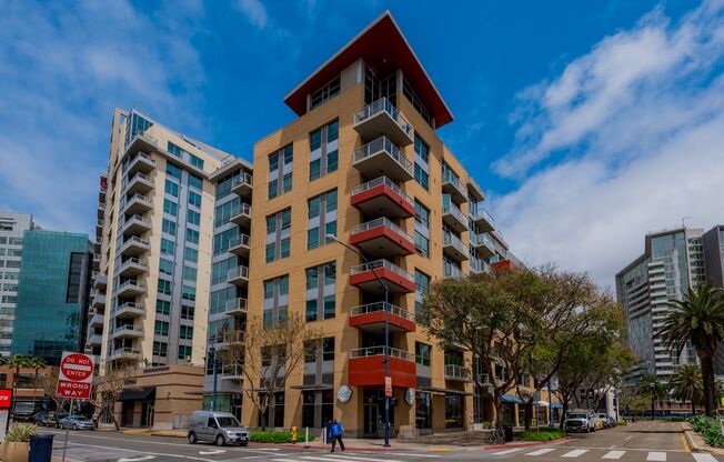 Stunning East Village 2 Bedroom at Park Terrace! Small Pet OK! 2 Parking Spaces!