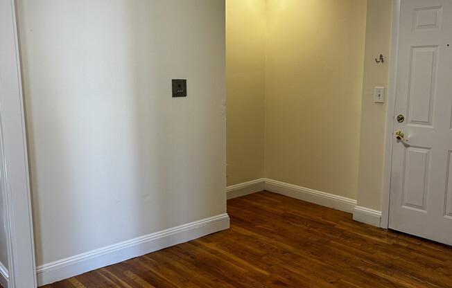 3 beds, 1 bath, $2,700, Unit 2