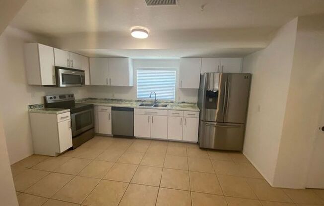 4 Bedroom 2 Bath home in Orlando for RENT!