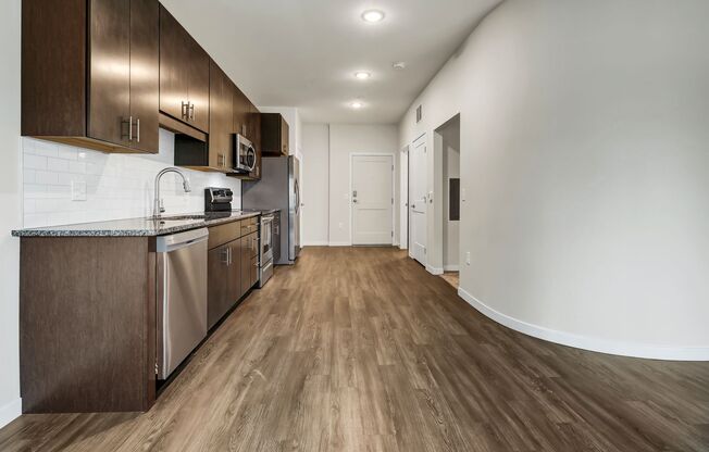 Studio, 1 bath, 678 sqft, $1,406, Unit 214