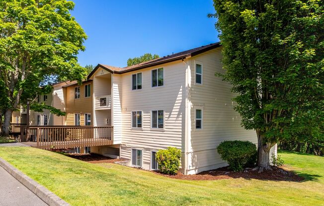 2 beds, 1 bath, 933 sqft, $1,885, Unit C09