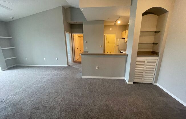 Third Floor 2/2 Condo in Visconti!