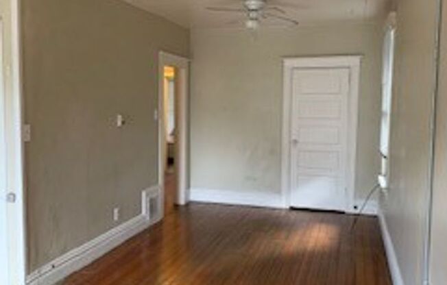 1 bed, 1 bath, $1,200, Unit 1126 Corona St. #2