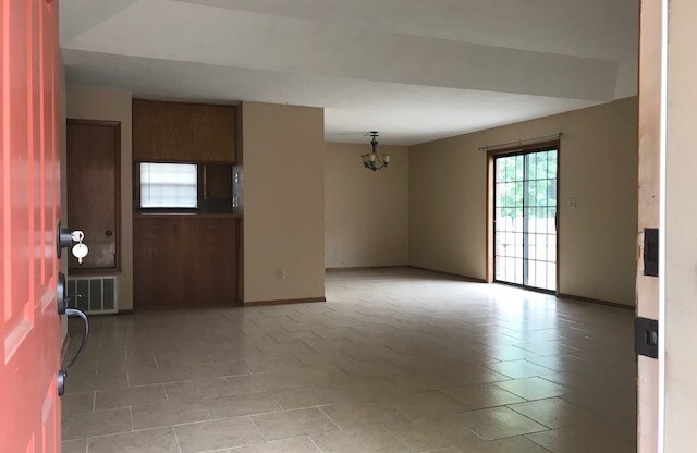 2 beds, 2 baths, 1,353 sqft, $1,100, Unit #200