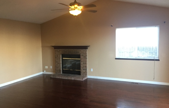 4 beds, 3.5 baths, $2,400