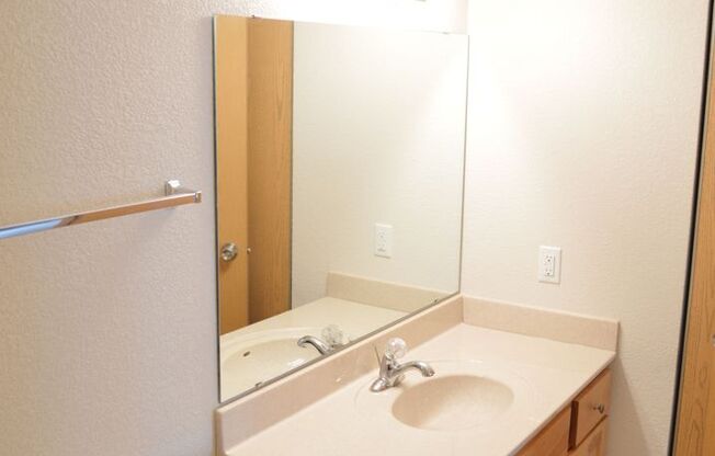 2 beds, 2 baths, 1,050 sqft, $1,674, Unit 317