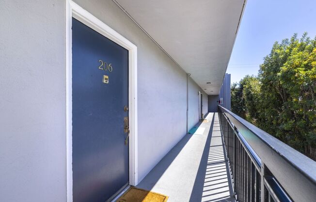 Conveniently Located, Furnished 1 Bed, 1 Bath Condo w/ Updated Kitchen & Bathroom