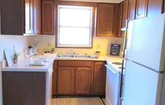 2 beds, 1 bath, $895, Unit APT. B