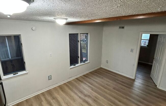 2 beds, 1 bath, $895, Unit 1506 Lincoln Way #4