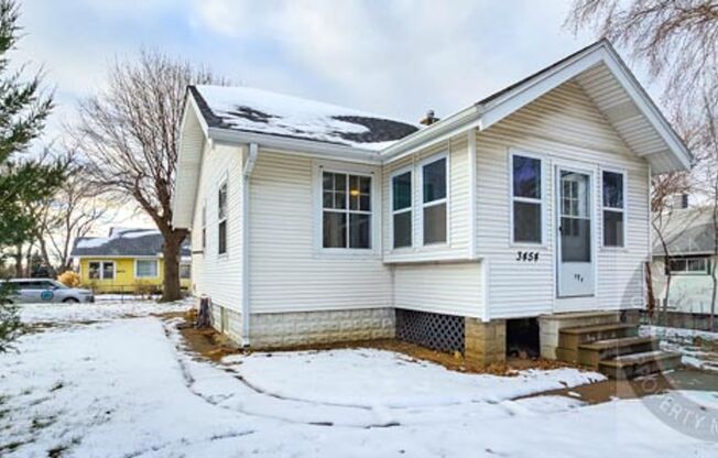 A "Must See" 2bd/1ba Beautiful home!