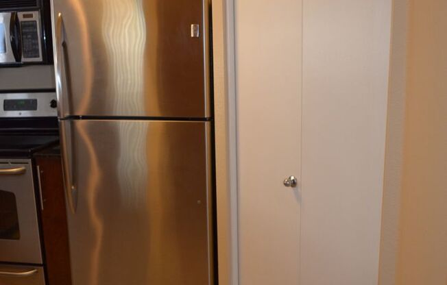 2 beds, 2.5 baths, $2,200, Unit # 2133