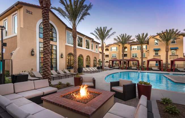 Poolside Lounge Area at Las Positas Apartments , Camarillo, 93010