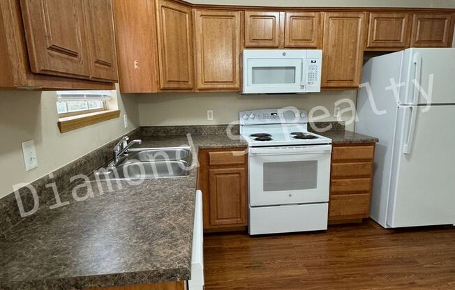 2 beds, 1.5 baths, $750, Unit 311