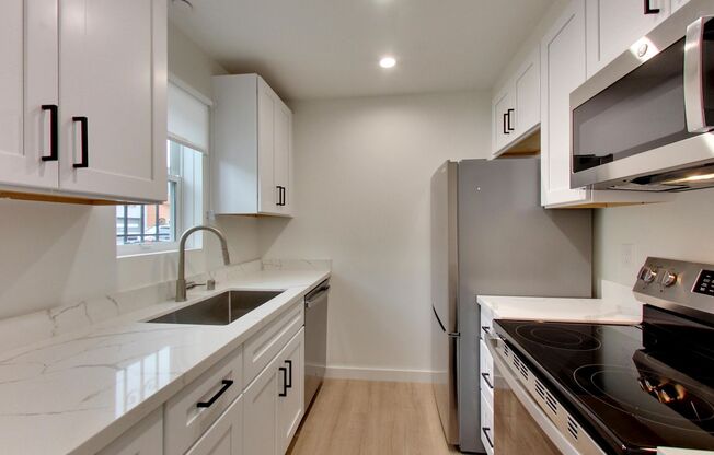 1301-1361 La Playa Street (1065r)