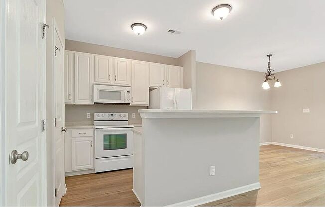 MUST SEE !! 3bd 3.5ba Townhome in Fuquay Varina