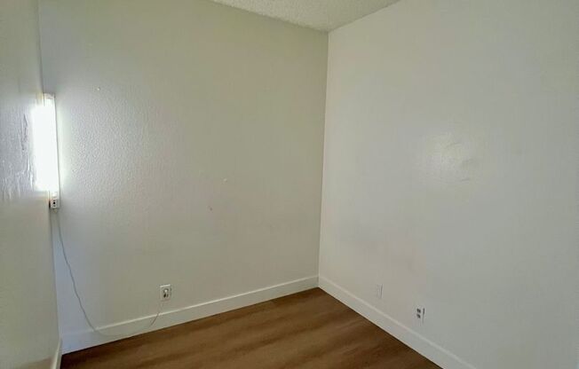 2 beds, 1 bath, 900 sqft, $2,350, Unit 3