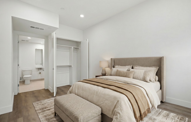 3 beds, 3 baths, 938 sqft, $3,395, Unit 208