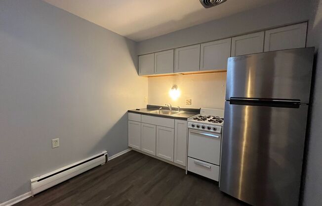 1 bed, 1 bath, 450 sqft, $895, Unit 03