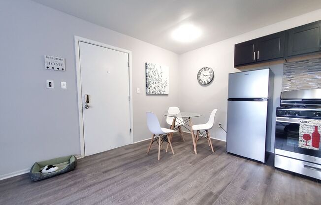 1 bed, 1 bath, 440 sqft, $849, Unit 4639 - Unit 102-R