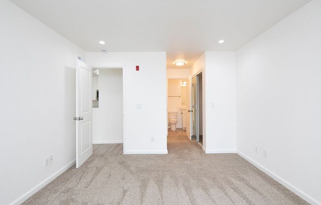 2 beds, 2 baths, 965 sqft, $2,995, Unit 301