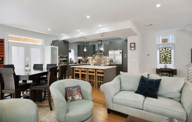 Amazing 4 Bed 4 Bath w/driveway in Northern Liberties!