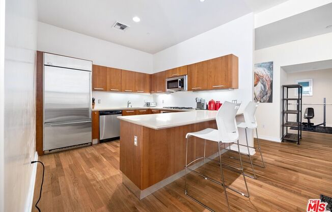 2 beds, 2 baths, 1,930 sqft, $6,000, Unit 1710