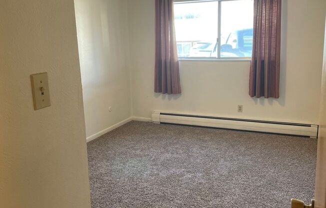 1 bed, 1 bath, 700 sqft, $1,250, Unit 3-4