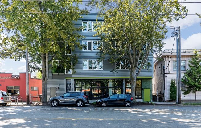 Reverie on Beacon Hill! Modern city living!