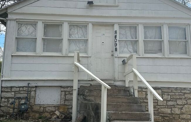 8409 Park Ave 64132 - 3 Bedroom 1 Bathroom - (816)602-6520