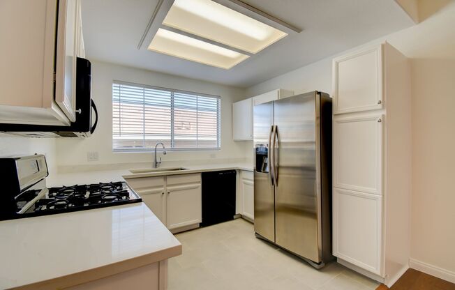 2 beds, 2 baths, $1,600, Unit 823