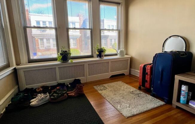 Stunning 3-Bedroom Townhome with Finished Basement in Olney! Available May 1st!