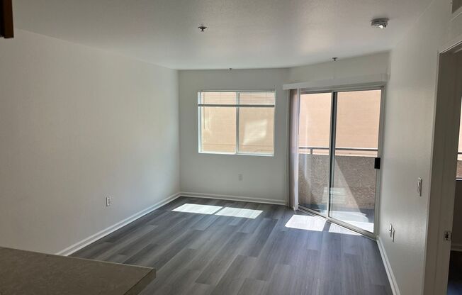 1 bed, 1 bath, 650 sqft, $2,100