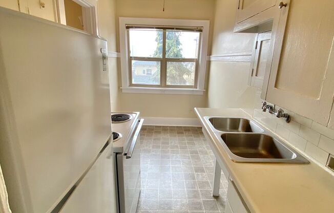 Studio, 1 bath, 425 sqft, $1,395, Unit 312