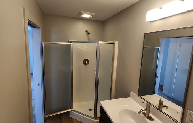 1 bed, 1.5 baths, 806 sqft, $1,350