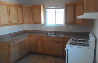 3 beds, 1 bath, $1,300