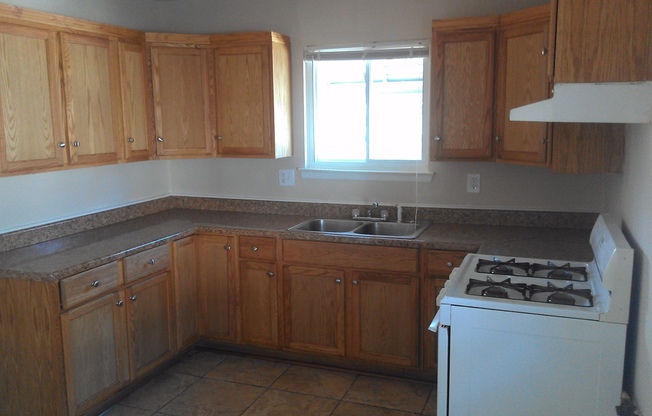 3 beds, 1 bath, $1,300