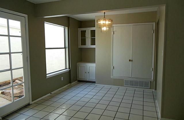 Sweet 2 Bedroom Townhouse!