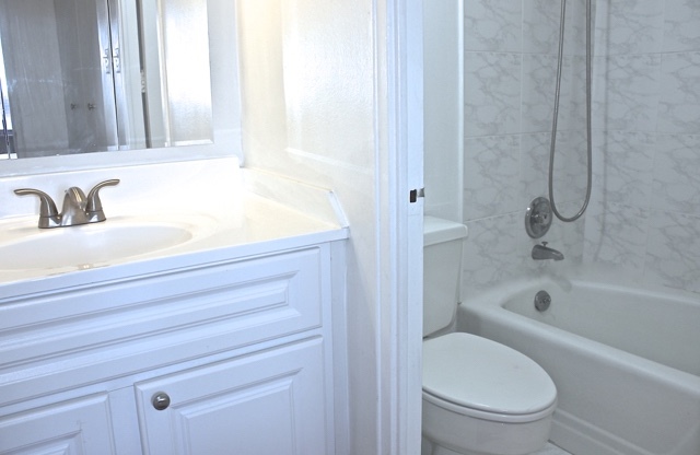 1 bed, 1 bath, 650 sqft, $4,000, Unit 5G